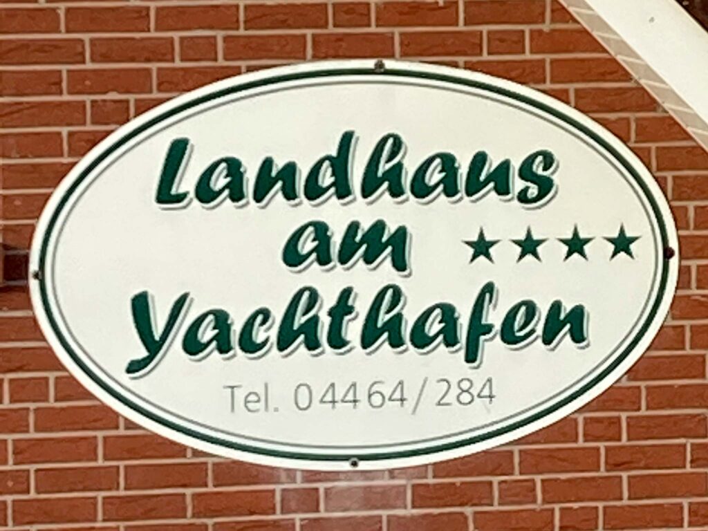 Landhaus Am Yachthafen - Ferienwohnungen in Harlesiel