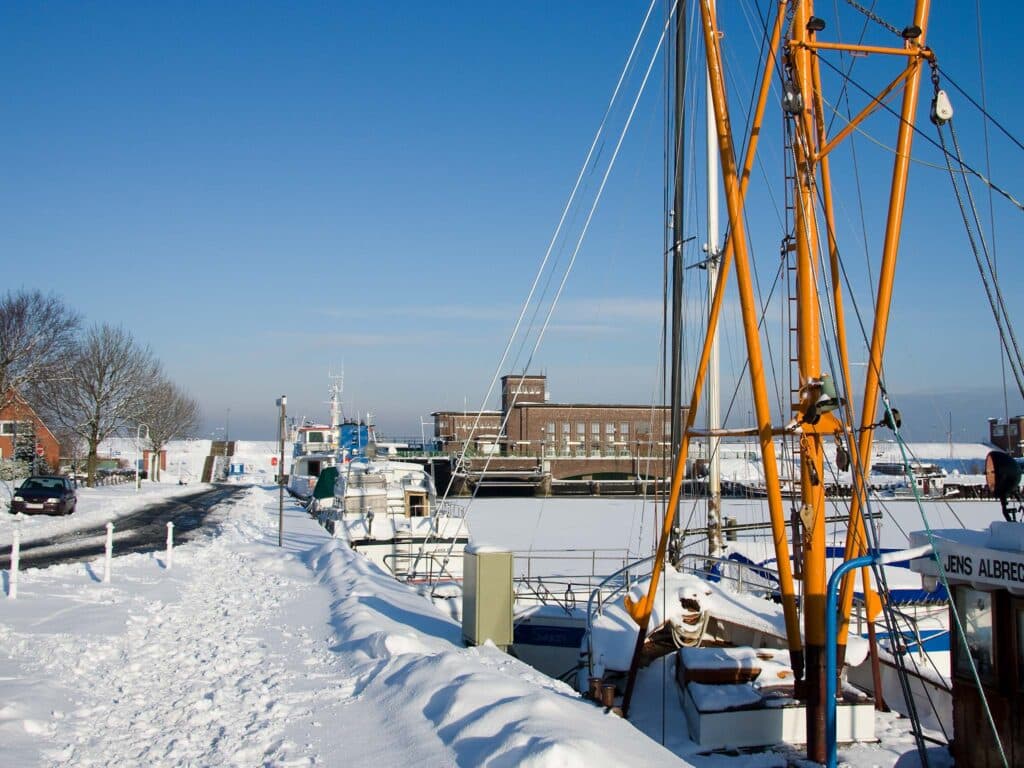 Winter am Yachthafen Harlesiel